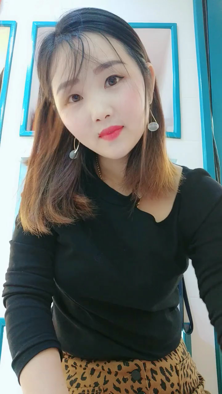 小妹妹你还年轻,把你男朋友让给姐姐好不好