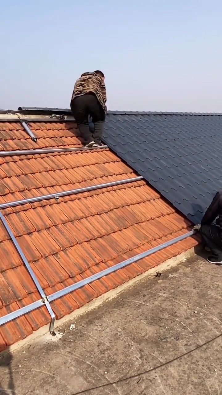 彩钢瓦翻新房顶,施工简便