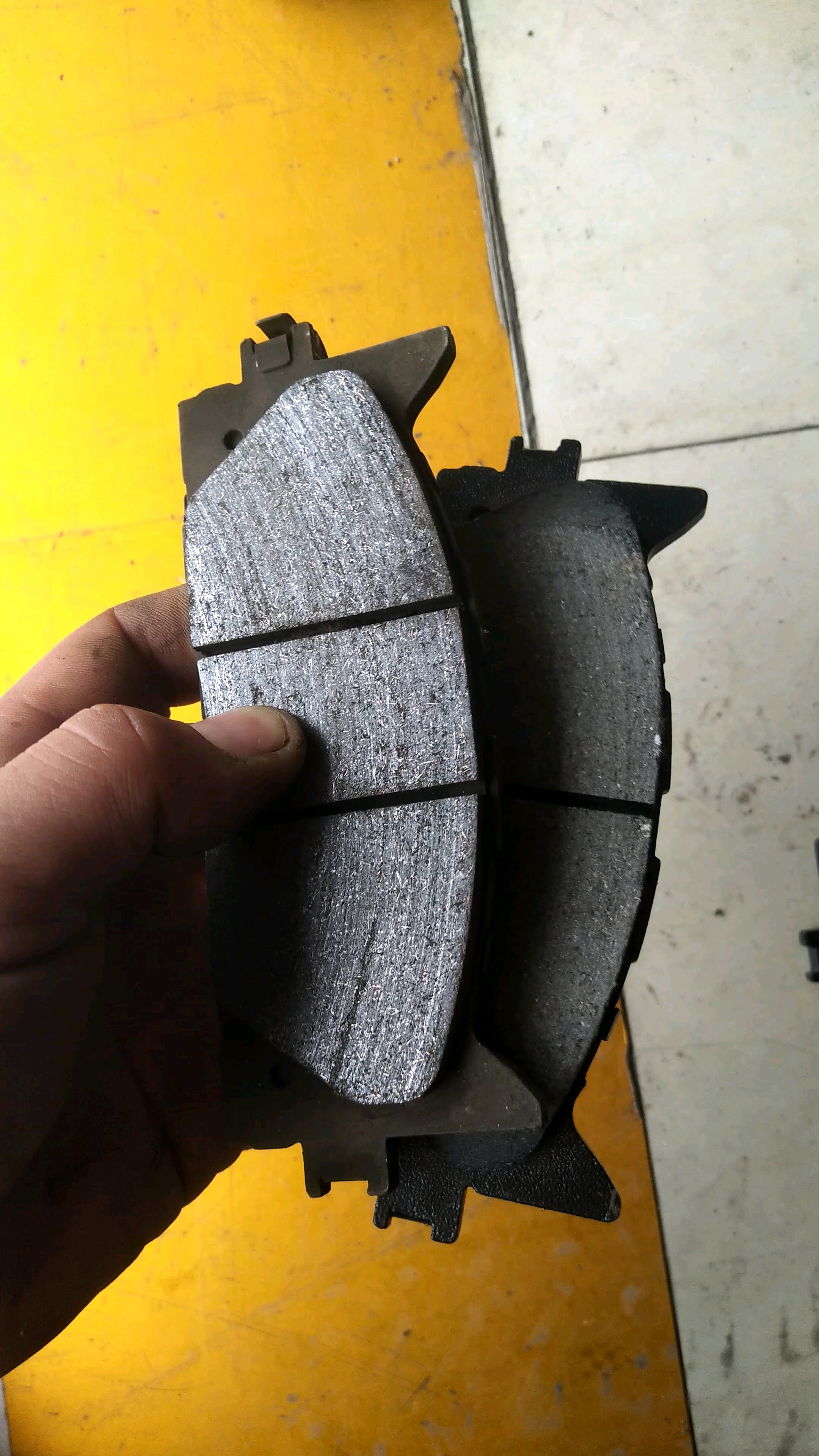 看看刹车片新旧对比,没有对比就没有伤害.