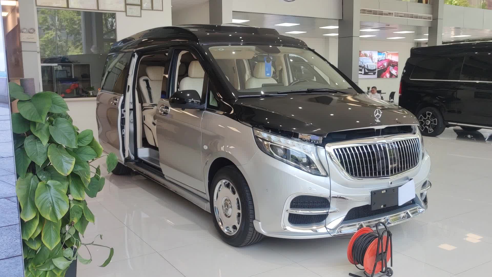 奔驰威霆双拼色,加高14公分,改装立标