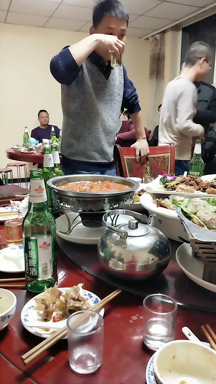 酒店喝酒照片真实照片图片