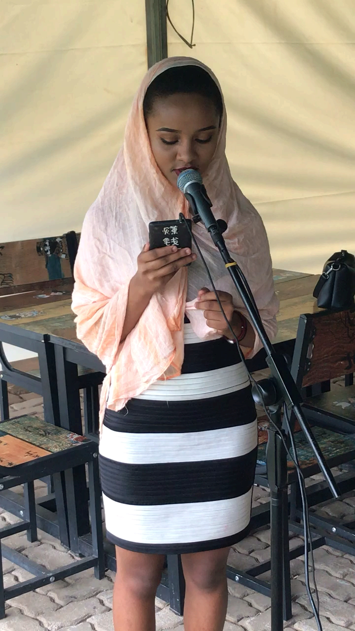 卢旺达百里挑一的美女