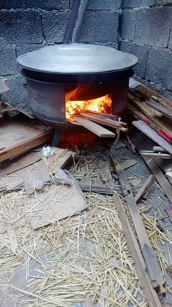 烧火做饭,老一辈的传承  不能丢.