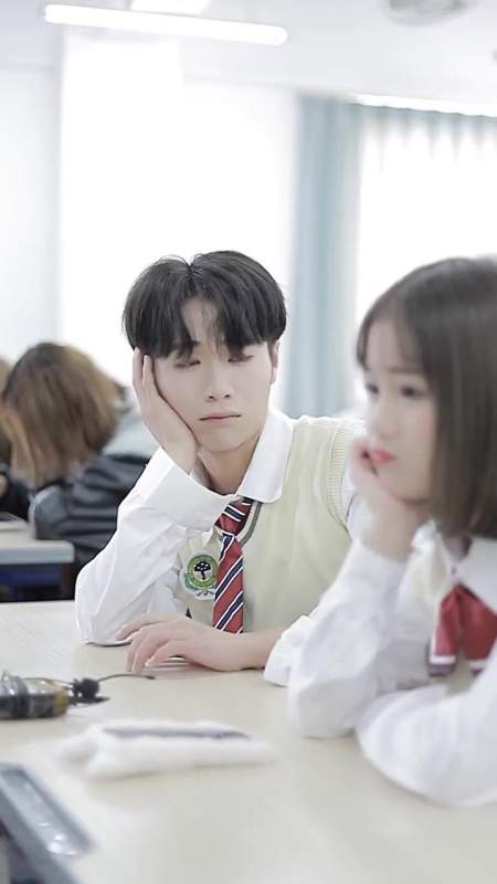 你们希望你的同桌是男生还是女生哇?