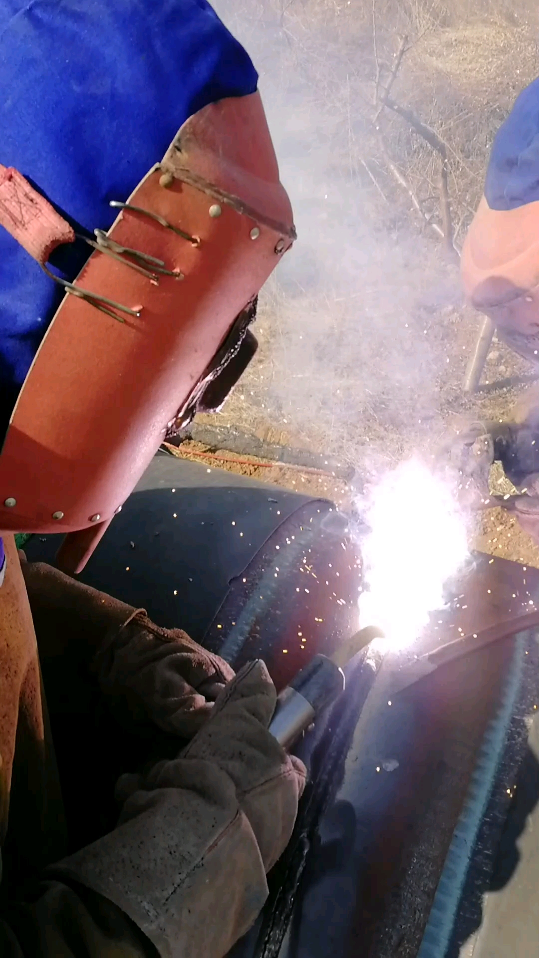 用电焊烧出带有节奏感的烟花