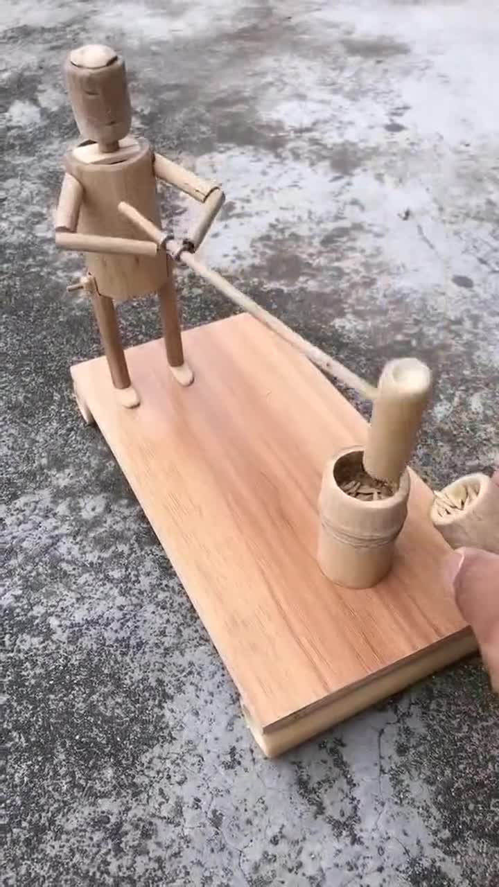 牛人用竹子造小人,帮忙工作,这算不算雇佣童工!