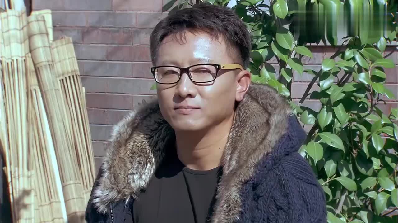 邻居也疯狂:女子咬牙切齿,她表示,下次可不是挨打那么简单了!