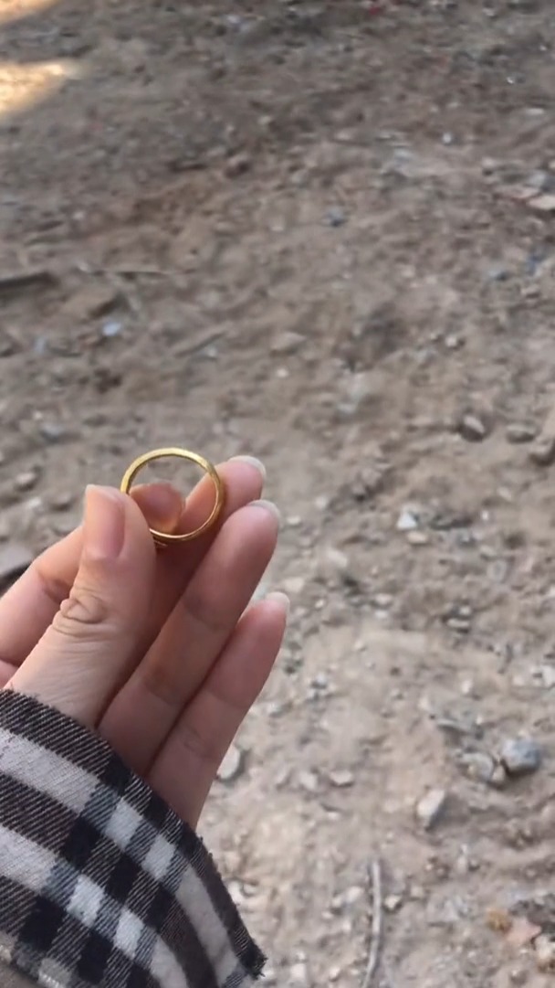 90岁的奶奶常戴的戒指丢了,伤心了几天又不让买新的,只能想到了这个