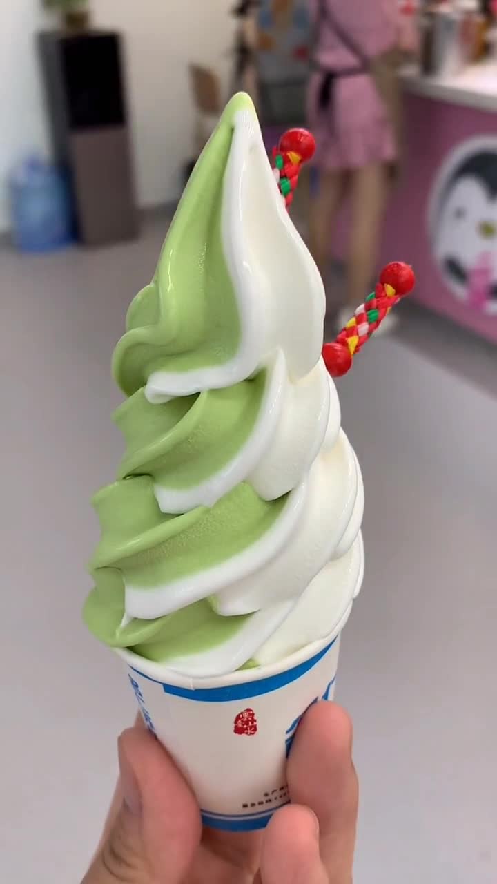 抹茶双拼冰淇淋