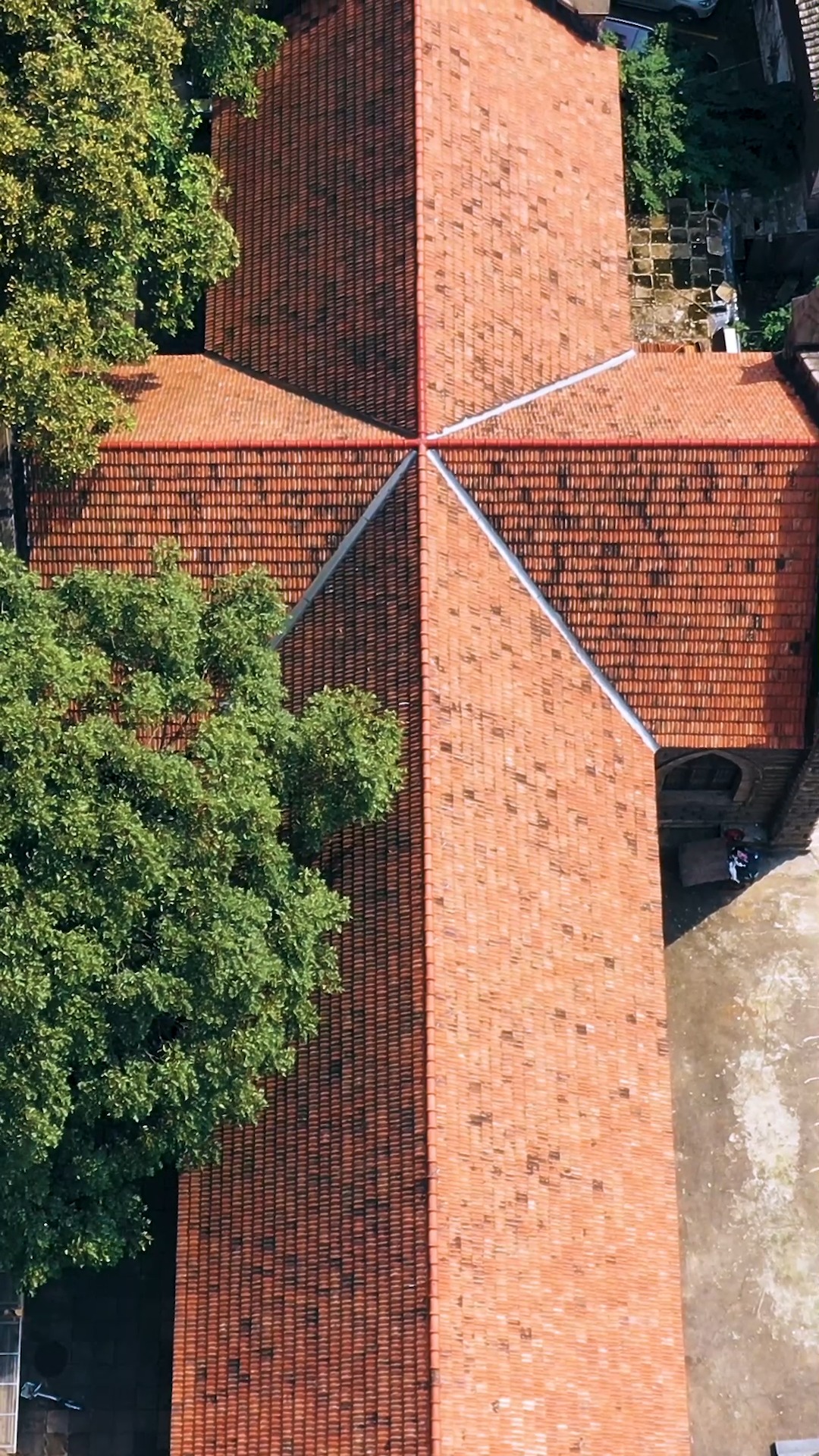 長沙#這幢哥特式建築已有百年曆史,由大塊麻石砌成,紅瓦灰牆,莊嚴