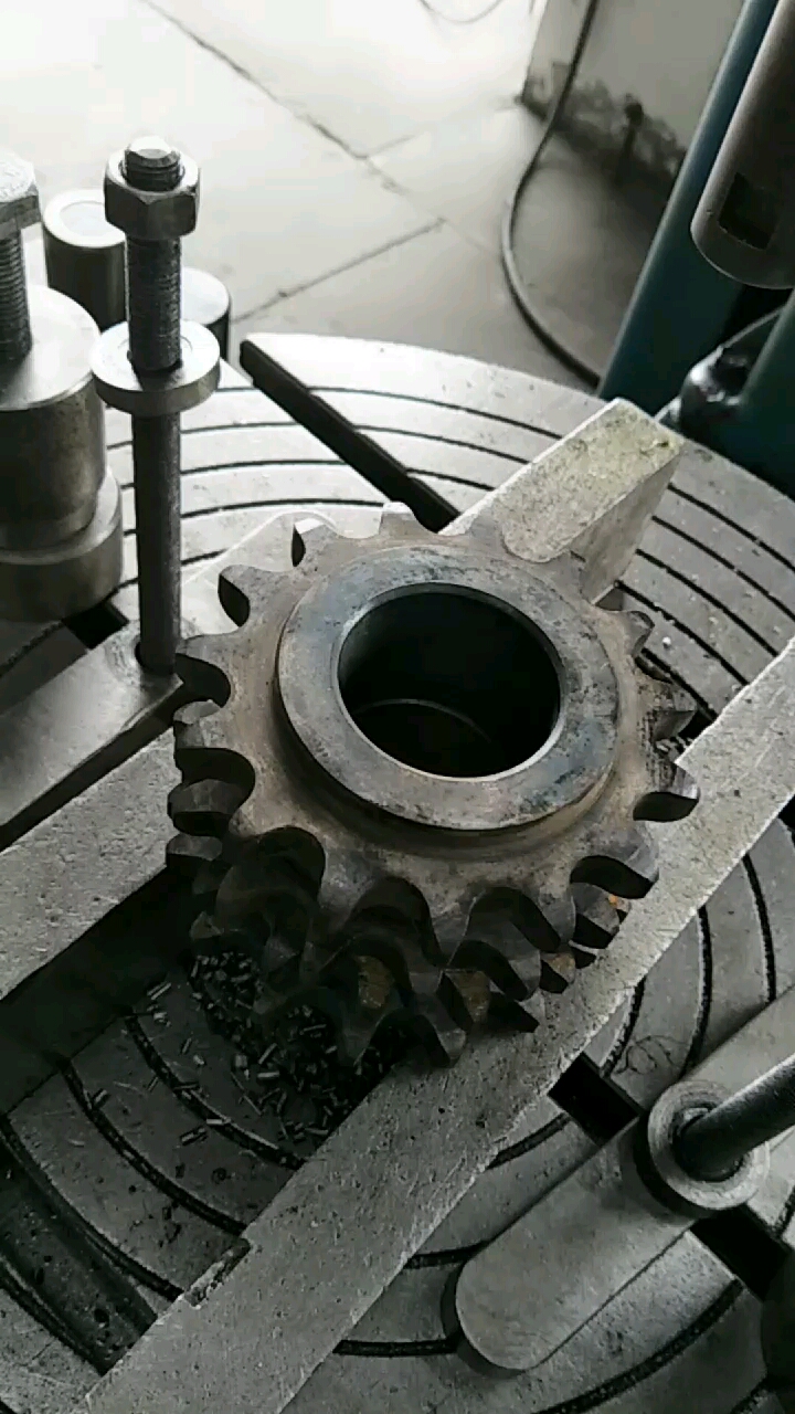 优秀如我#两个链轮一起插键槽,怎样才能保证它它们的同心度,只要脊い