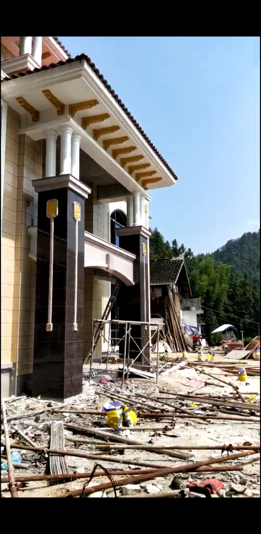 建筑模具#模具施工效果(别墅)模具重复使用,卡扣拼接,施工简易,外观