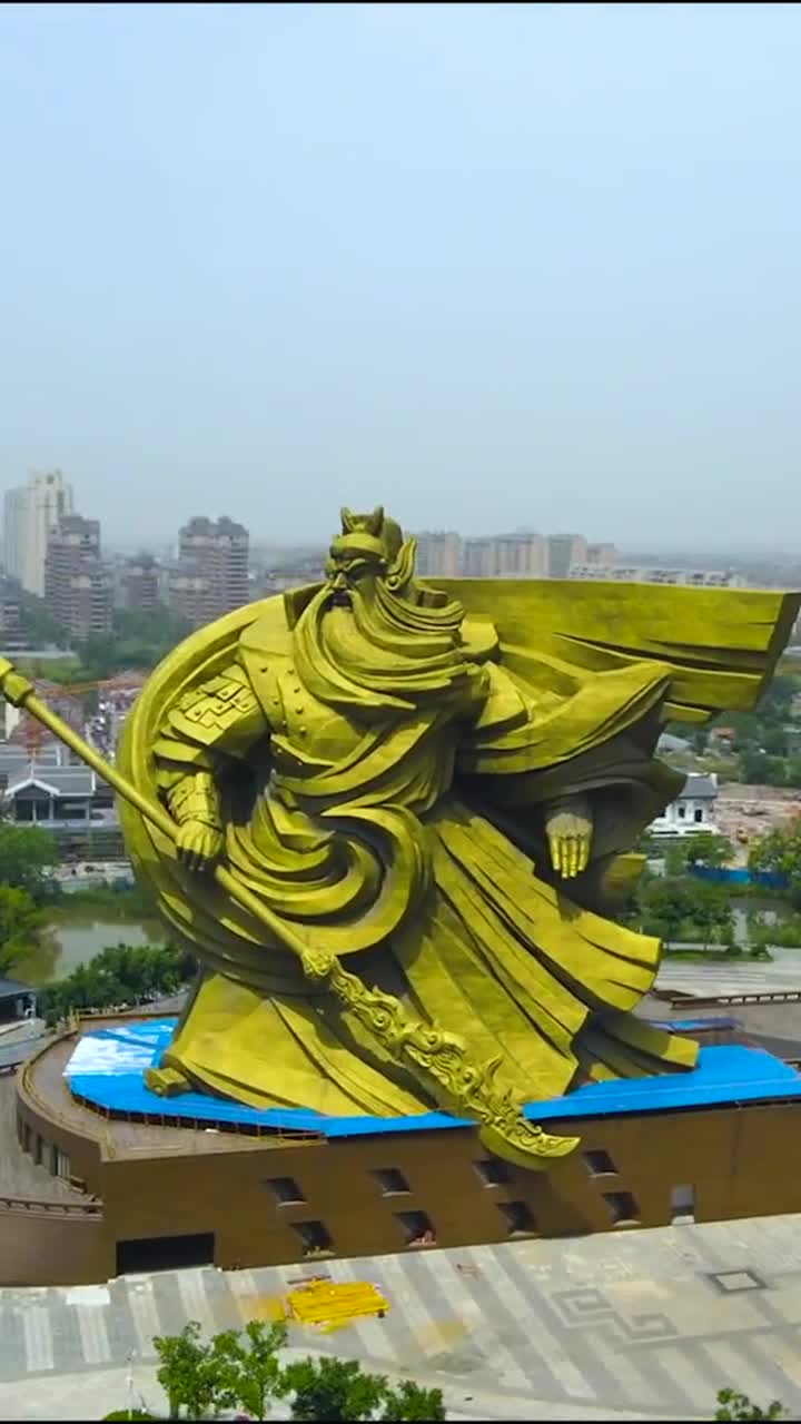 荆州巨型关公像,有20层楼高,花费15亿才建成,一把大刀136吨