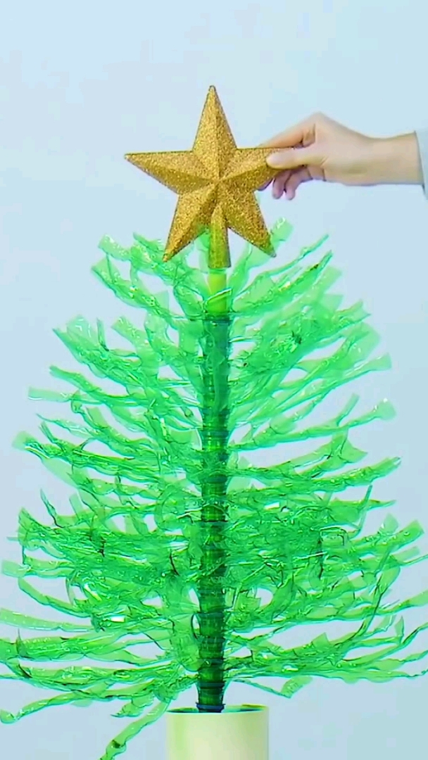 用雪碧瓶做的圣诞树