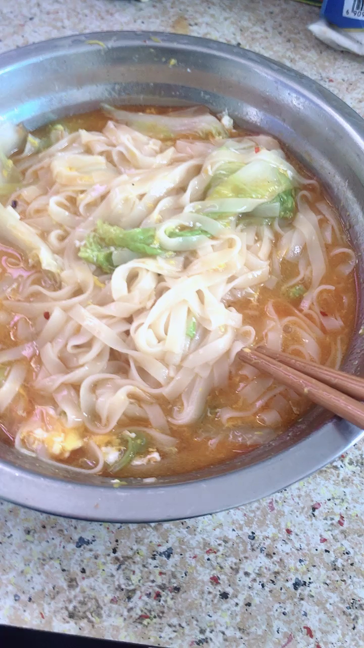 老家的鸡蛋煮面,营养又不长肉