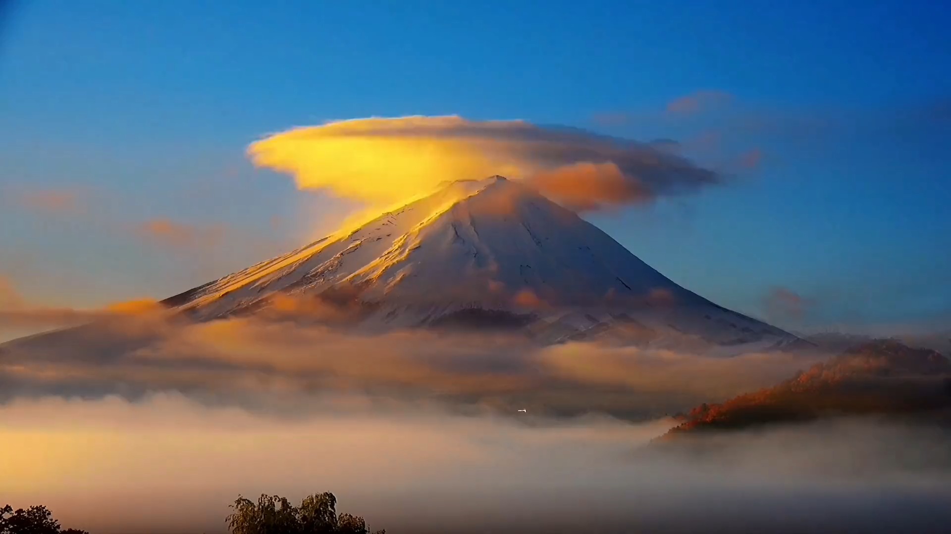 富士山历史共喷发18次,最后一次喷发是1707年,此后休眠至今