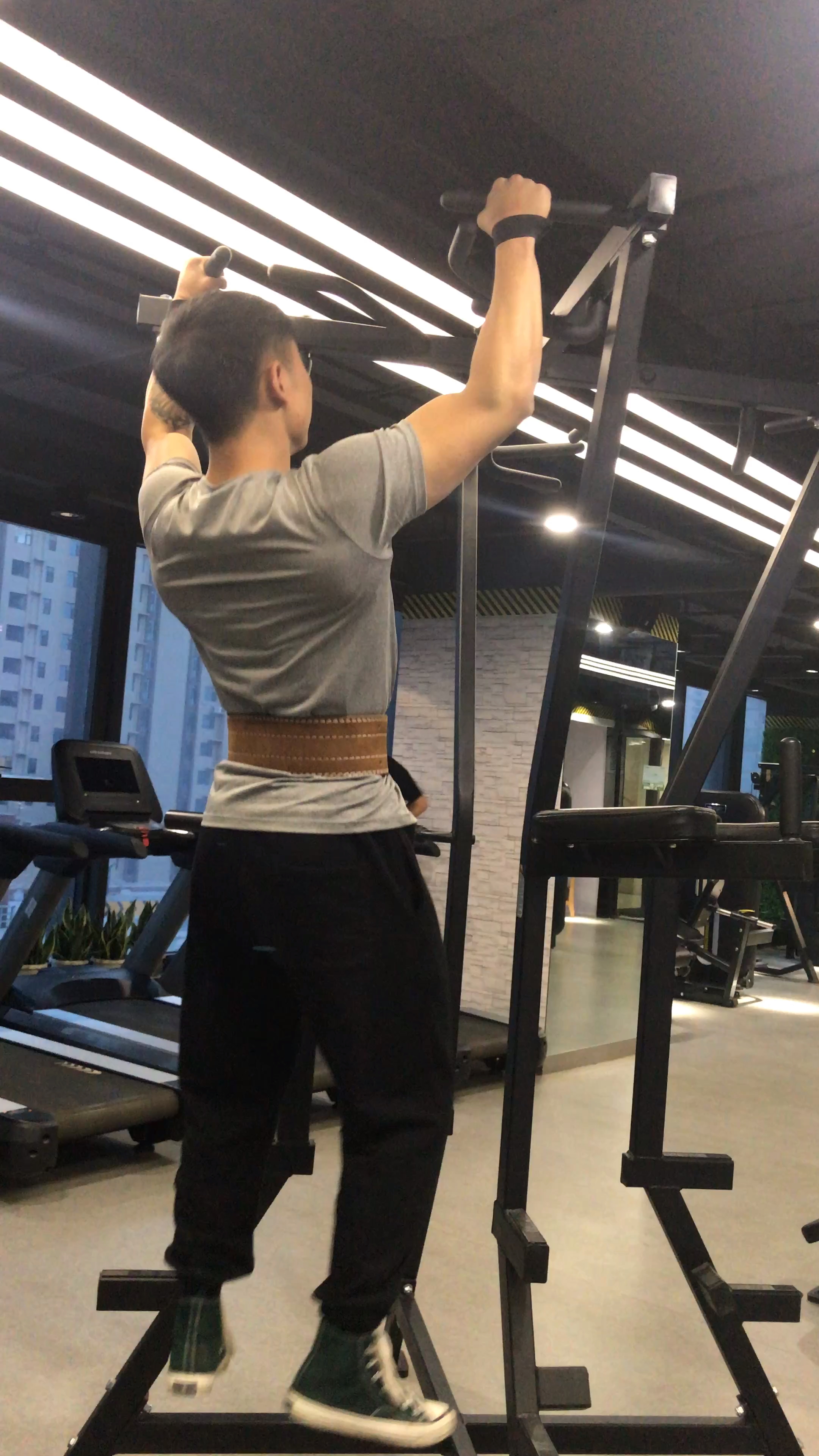 背部训练之引体向上.