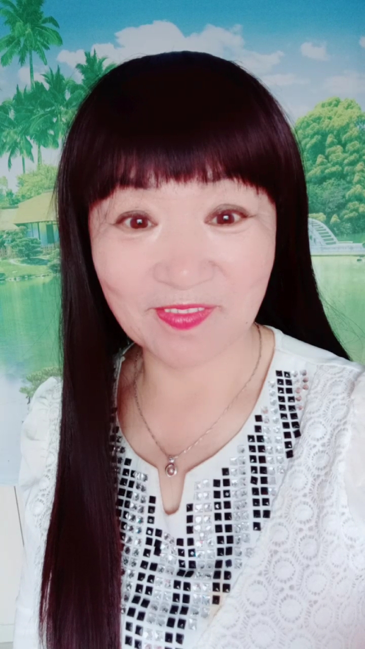 猜字谜,青一块,紫一块,打一字