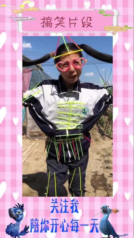 美女用荧光棒摆造型深夜坑老妈,人吓人吓死人太尴尬,搞笑视频-全民小
