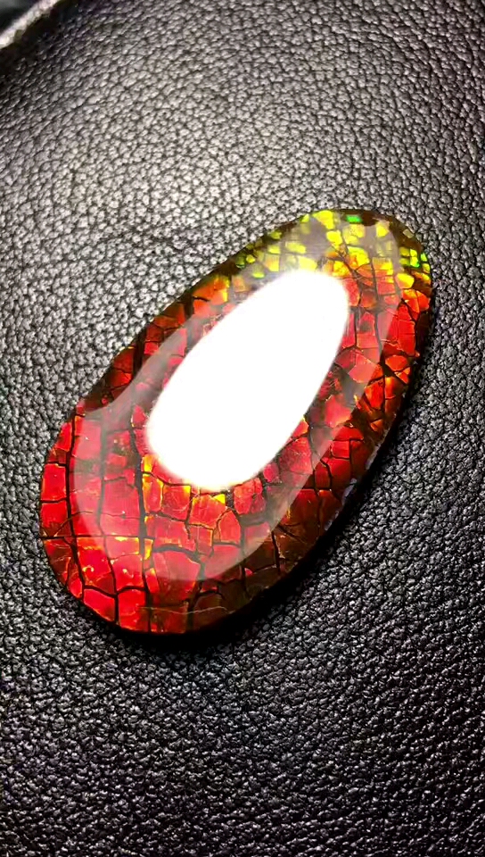 天然加拿大斑彩石吊坠裸石,光彩一流!颜色艳丽,招财转运