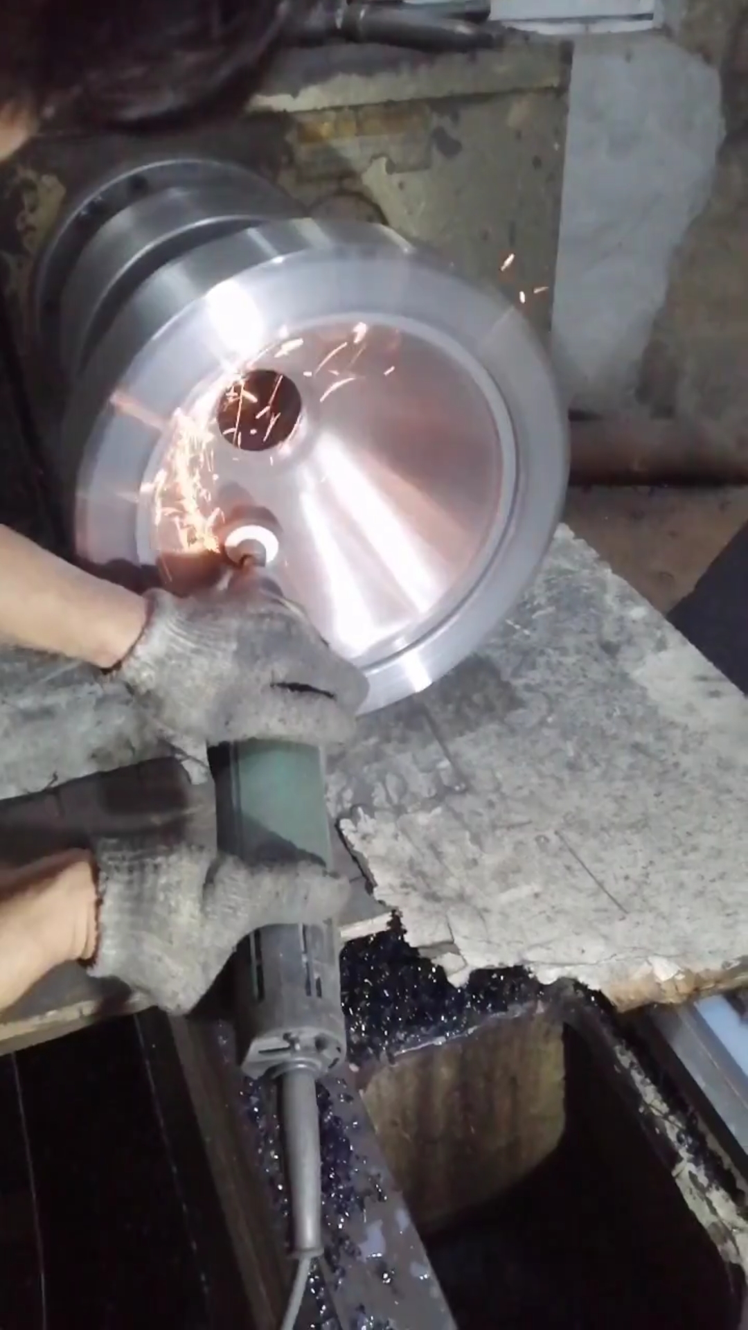 劳动最光荣#零件的光洁度要求太高,只能手工打磨抛光了