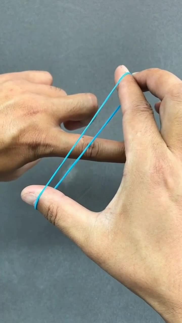 橡皮筋穿越手指,这招练了三年,终于学会了