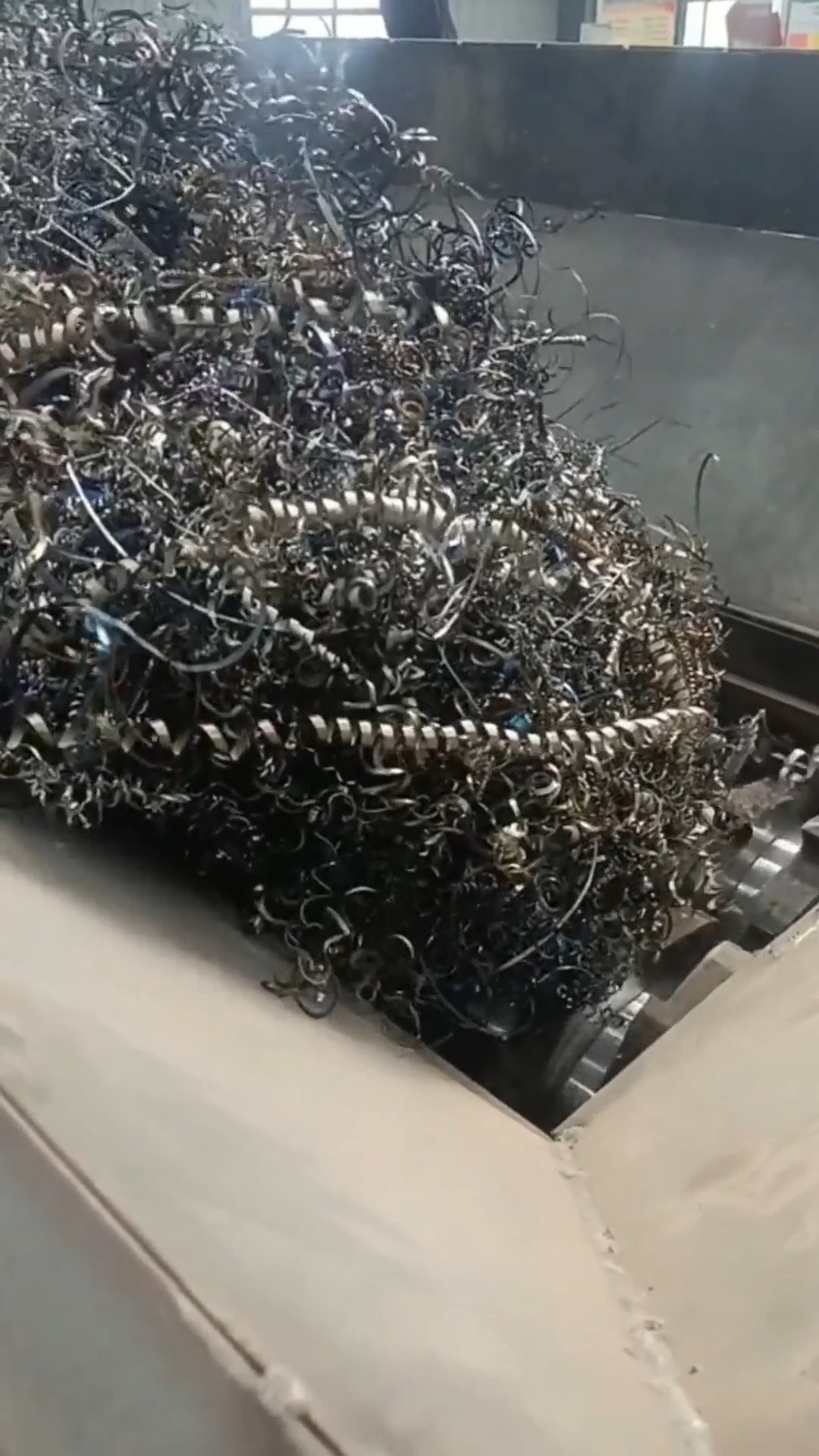 成团铁屑撕碎机#粉碎变大为小,减少体积方便运输和二次加工再利用