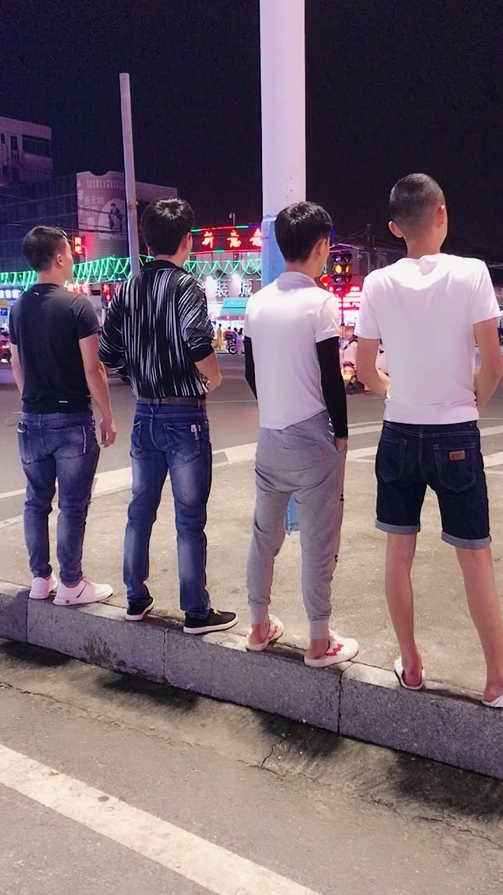 走一波,和我兄弟网红小英伟.忘了我也是个小小得网红,哈哈哈低调