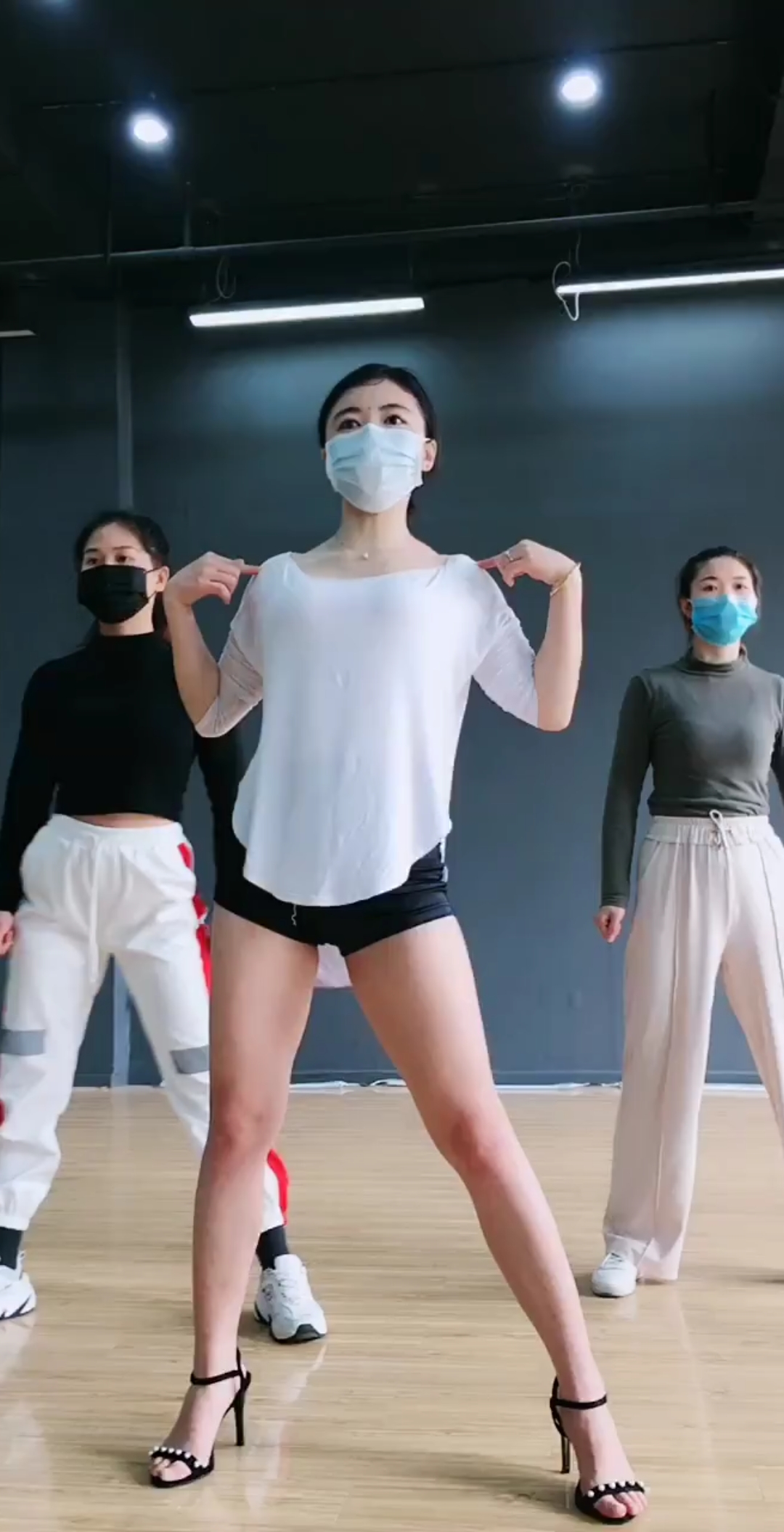 舞蹈candy老师#胸部基本功训练 #舞蹈课堂#全民小助手#感谢支持!