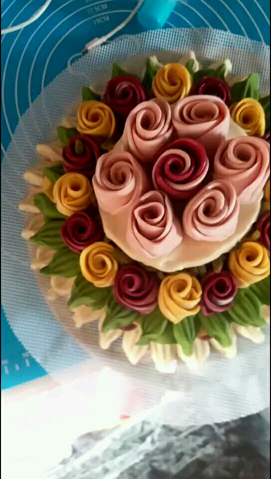订花糕的亲人们,这都是蔬菜榨汁做的,没有添加剂,室内太暖和要放冰箱