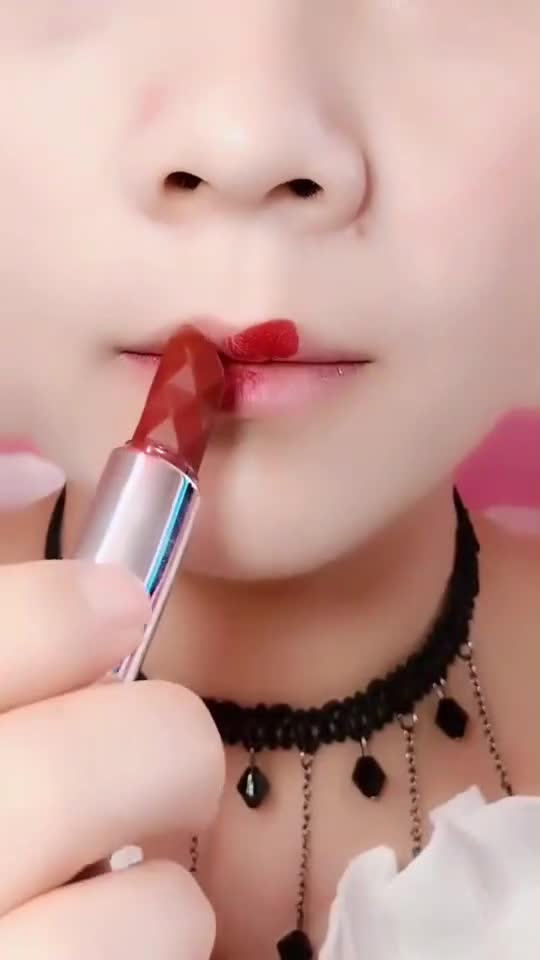 男友送的口红,果然是假货,这要是涂嘴上不得变香肠嘴!