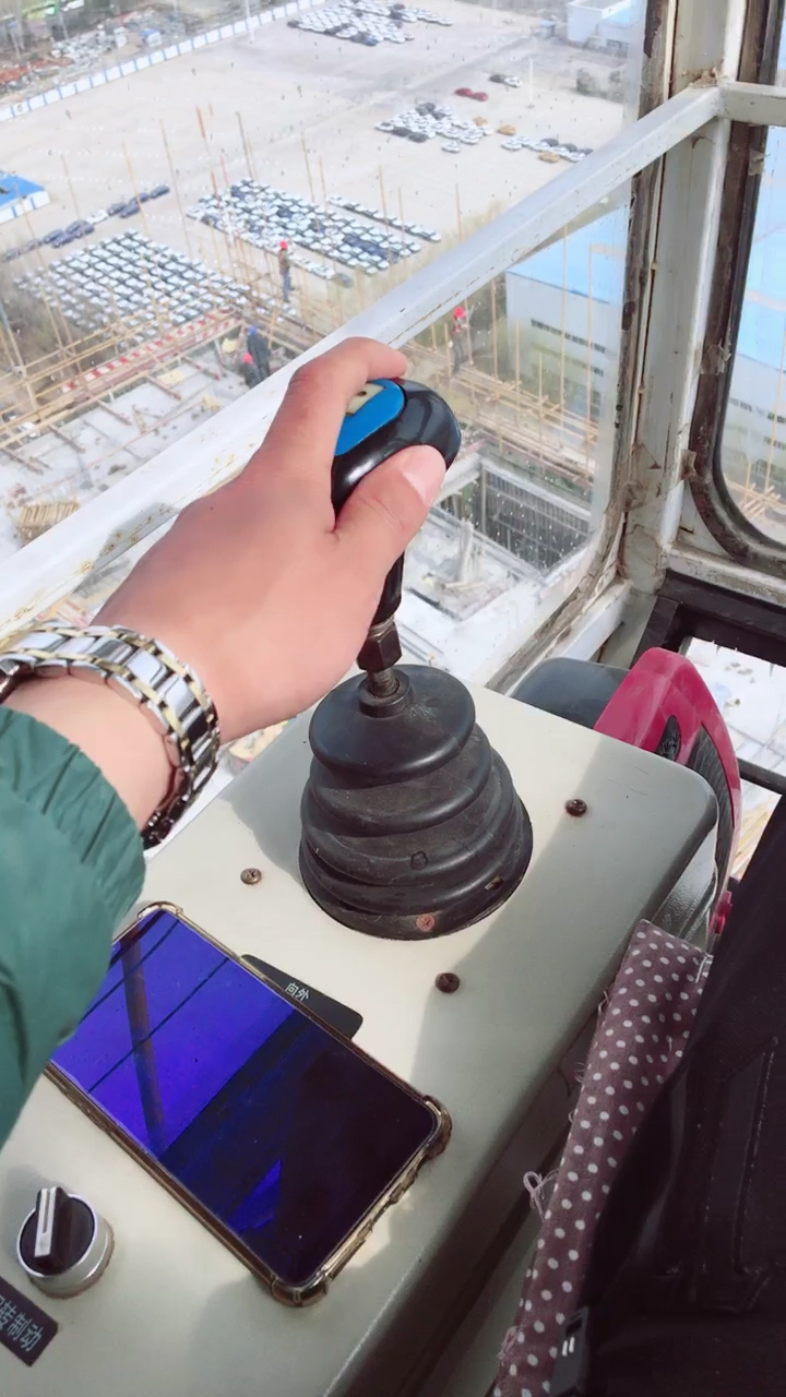 塔吊操作全过程,对建筑塔吊感兴趣的朋友可以看看!