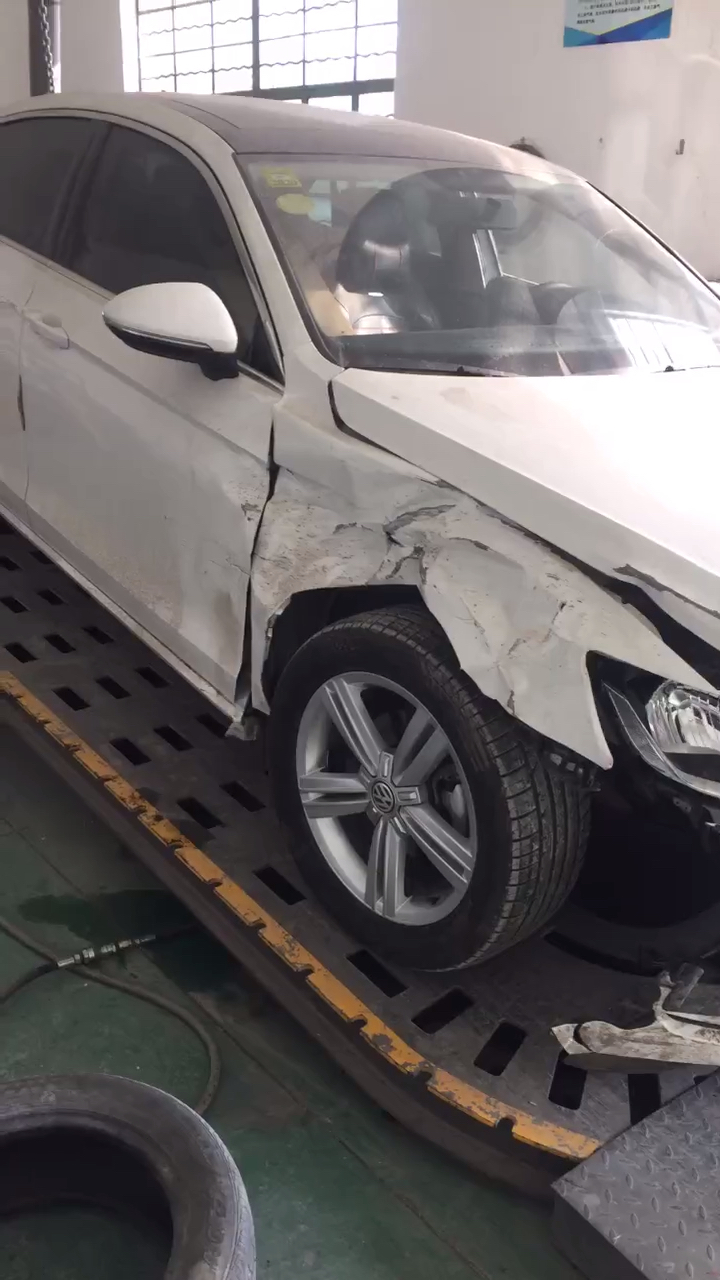 回家路上那些事#大众质量确实不错,撞击伤的都是皮毛!