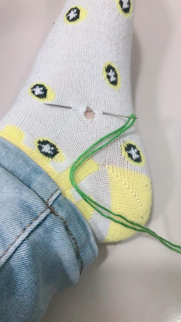 针线活#袜子破洞,换种方式补