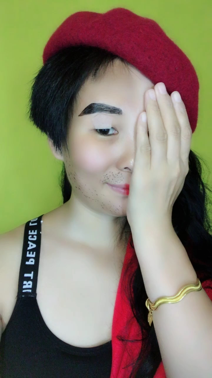 顶级化妆术,一张脸两个面孔