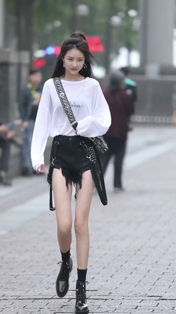 晨妍小姐姐真是又美又有气质,爱死了!