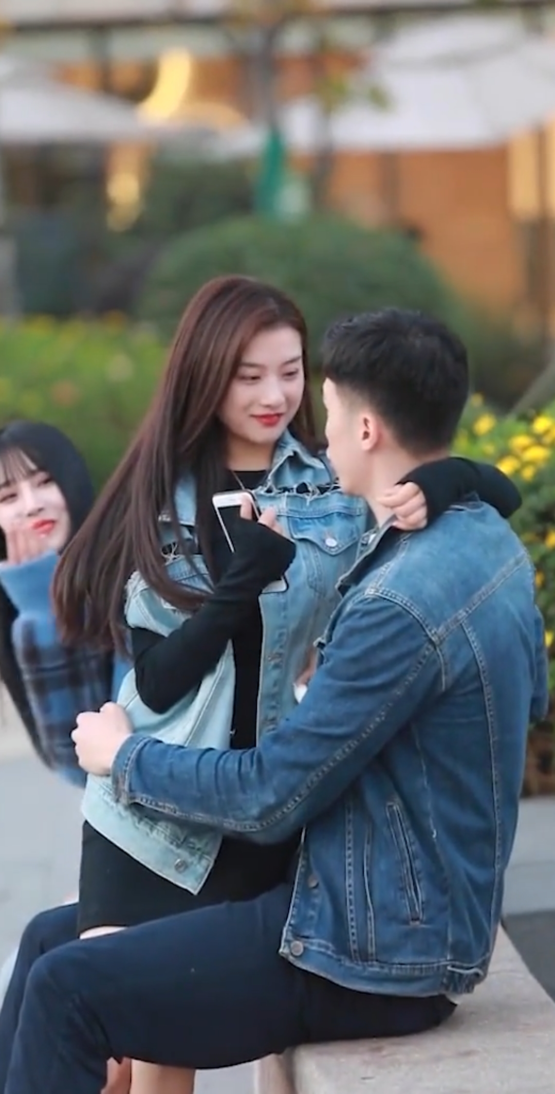 小姐姐,难道现在撩帅哥都是组团来的吗?