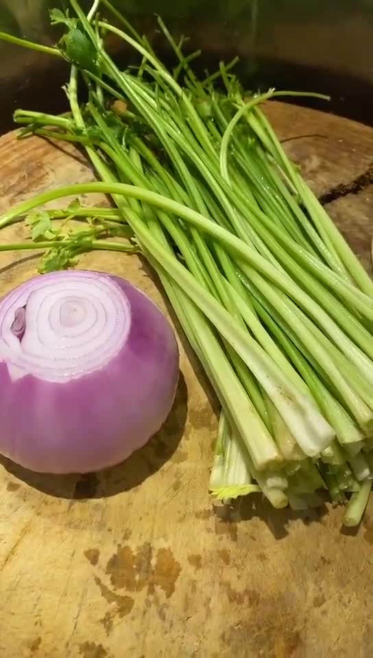爽口凉拌芹菜洋葱做法