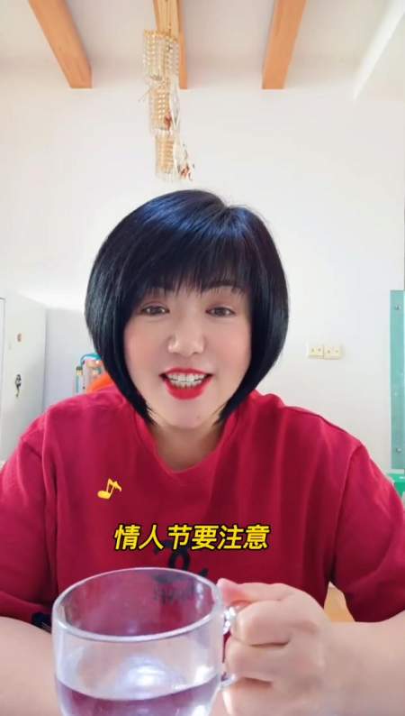 2022-02-160唐先声21186粉丝  关注妻子被冲进来的鞭炮炸到 丈夫第一