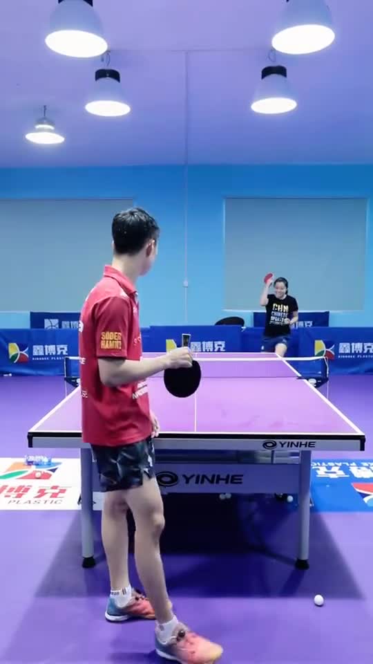 王开乒乓球比赛图片