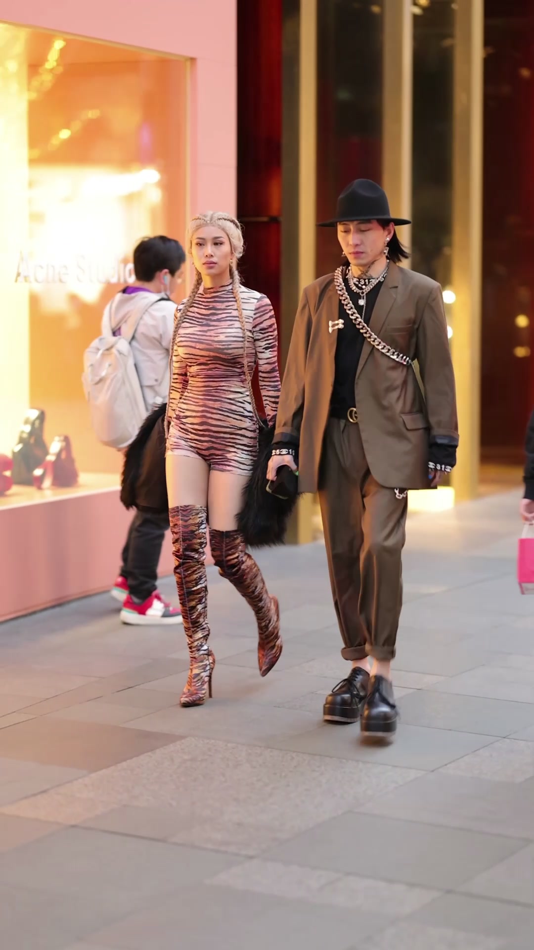 成都潮人千千万,太古里街拍占一半!