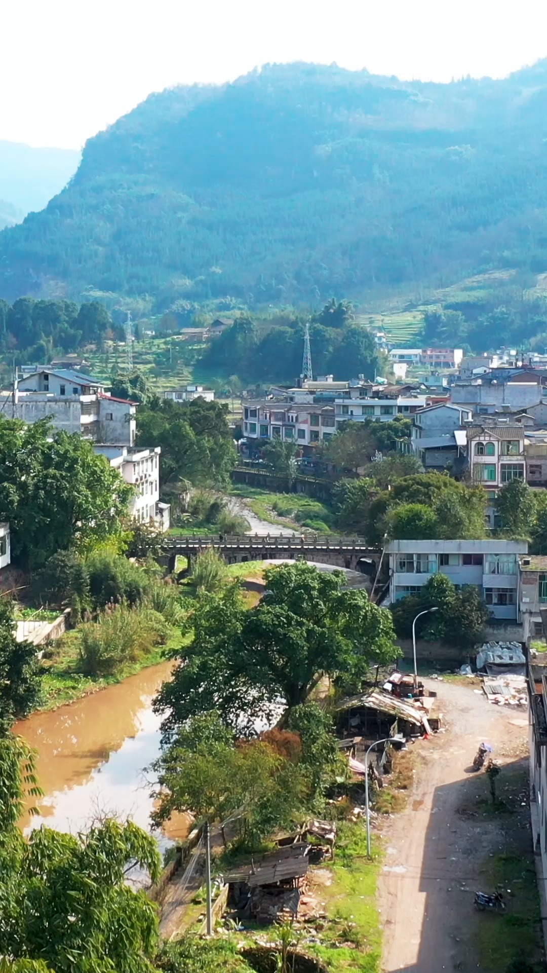 我要上热门#云南威信旧城镇,带你看高原上的风光-度小视