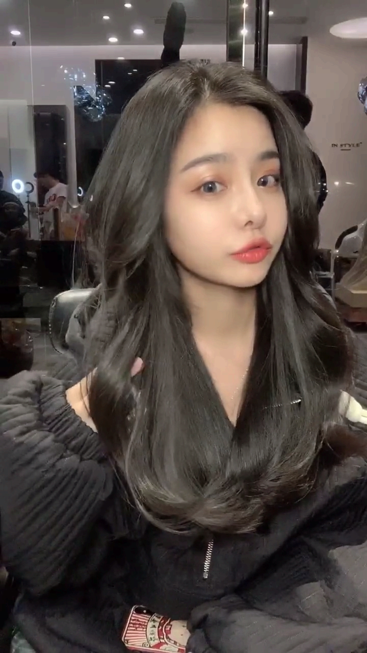 我要上热门#发型改变后,美女去找前任复合.大家支持吗?