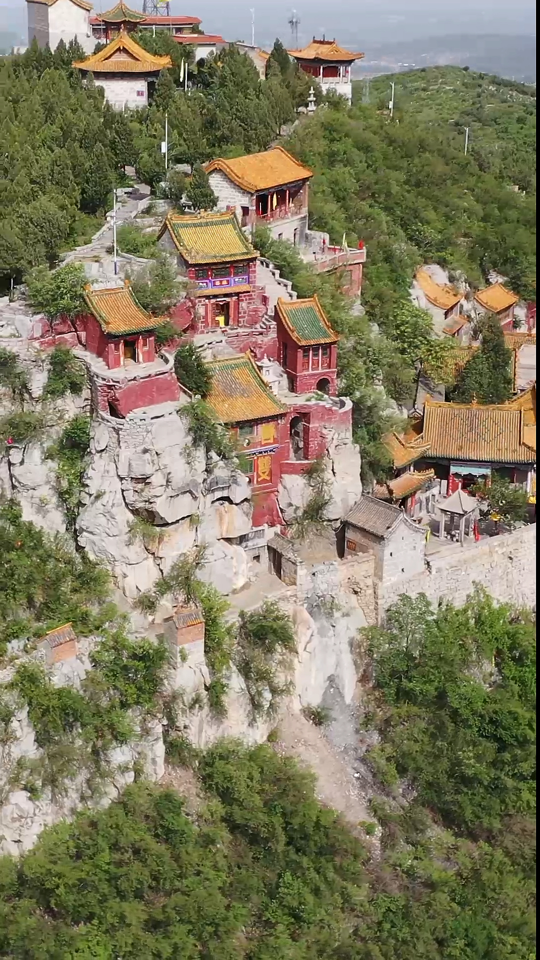 喀左二龙山寺庙的图片图片