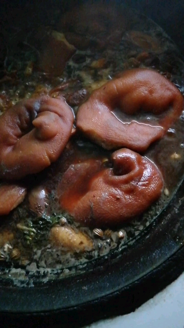 红烧蹄包,在我们农村酒席必不可少的一到美食!