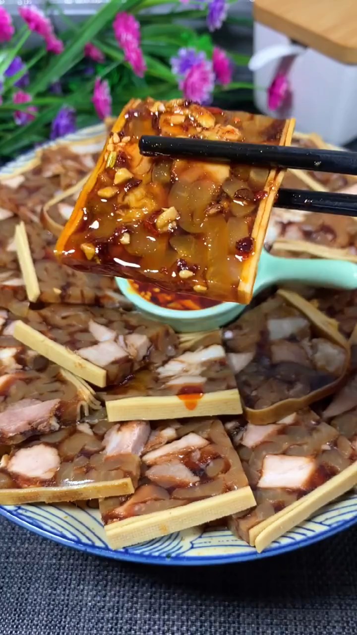 轻知计划#好看又好吃的猪肉焖子来了!