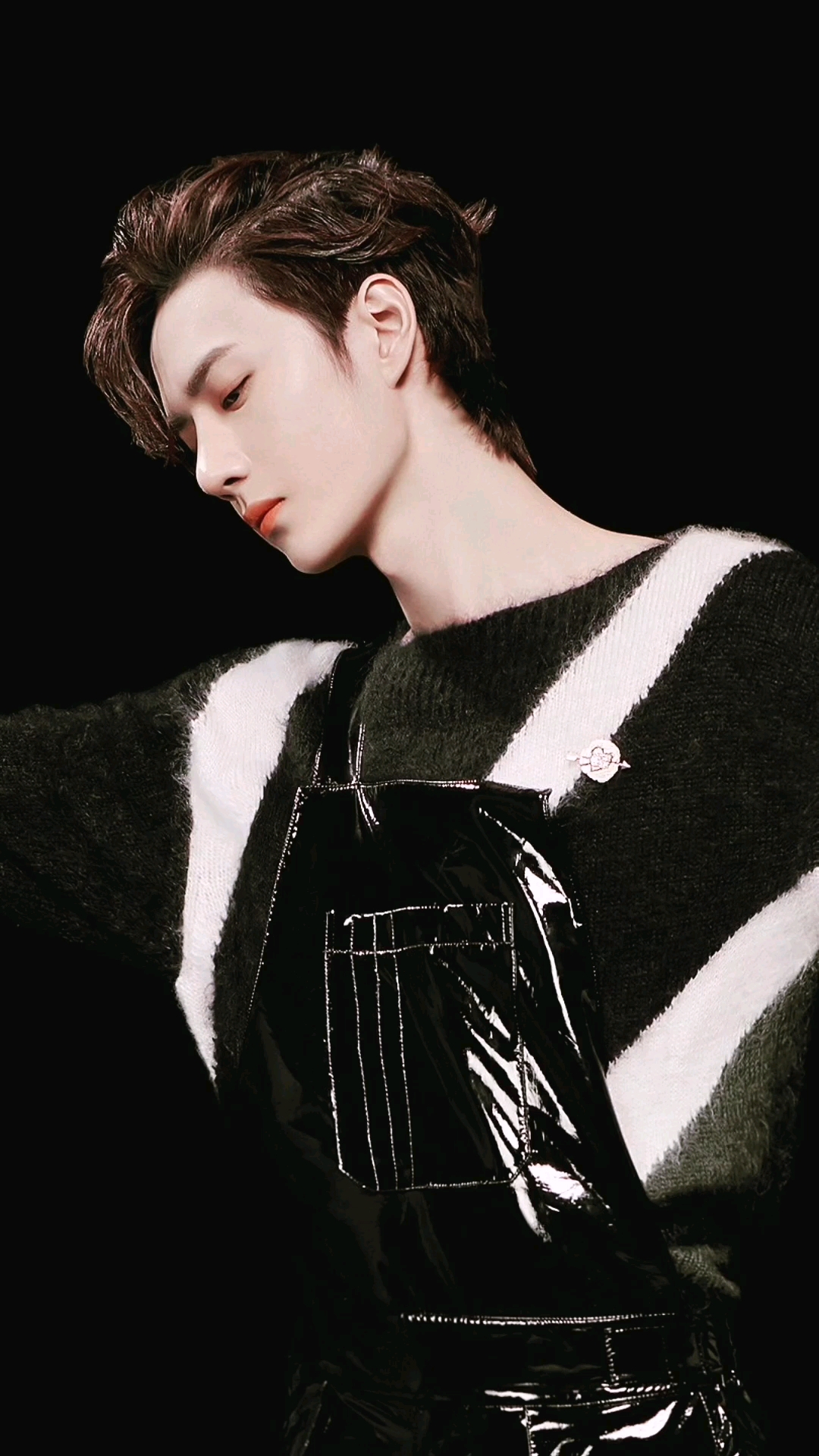 时尚先生王一博,补发两张!