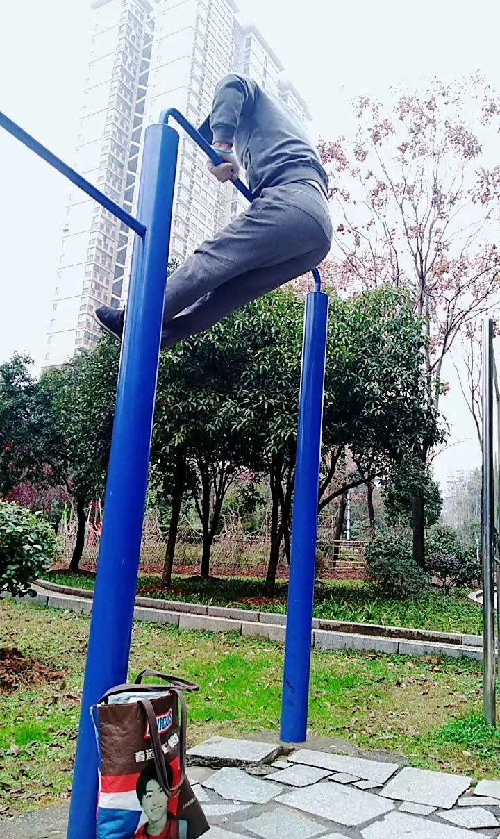 健身宁教练传递健身正能量#单杠二练习