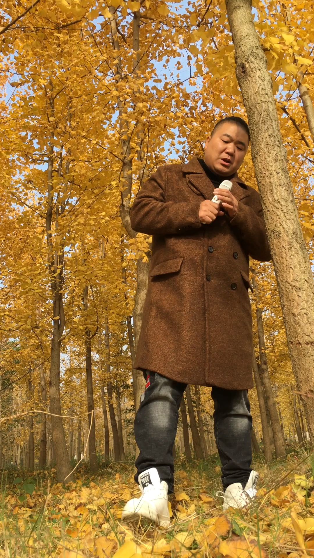 网络歌手阿刚:为爱流下伤心的泪