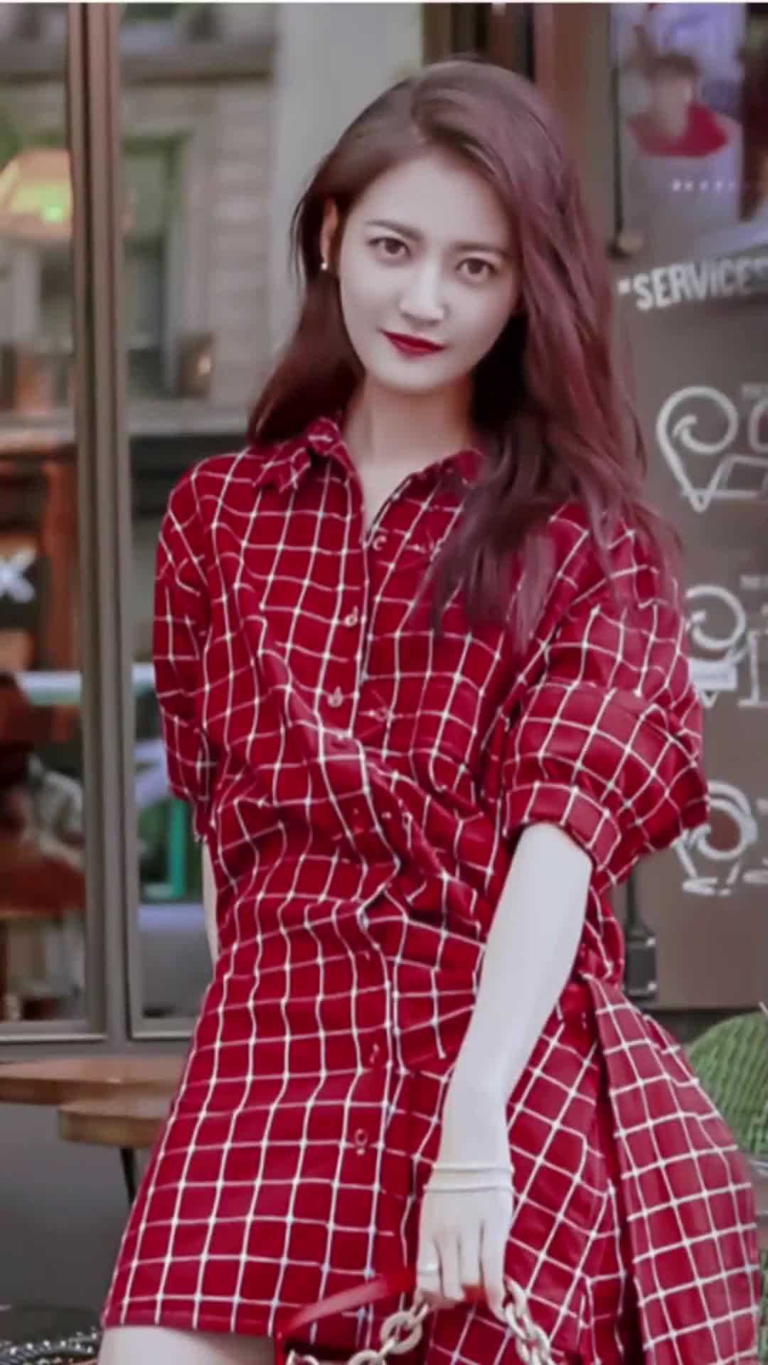 欣赏一波陈钰琪的照片,一身红色套装,不得不说真养眼啊!-度小视